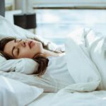 خوابیدن با گردن درد می‌تواند در خواب شما تاثیر داشته باشد؟